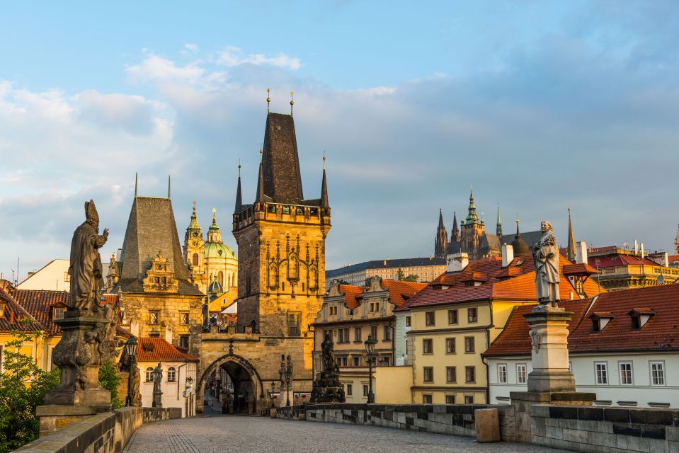 Prague: Castle and Jewish Quarter Tour with Cruise and Lunch - Vltava River cruise: Classic views, plus plan for boarding time