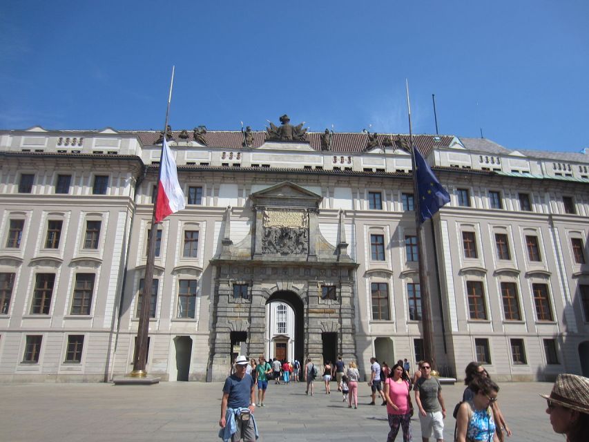 Prague: Castle and Lesser Town Walking Tour with Local Guide - The President’s seat and how the Castle became political