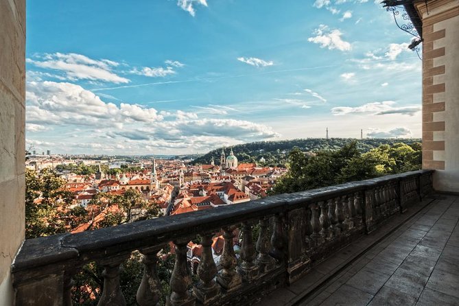 Prague Castle and Lobkowicz Palace entrance tickets - Logistics and Lines: Ticket Pickup, Signposting, and Timing Tips