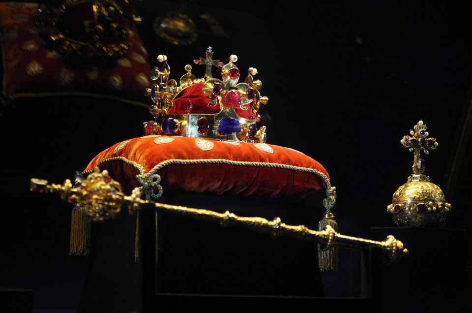 Prague Castle and St. Vitus Cathedral Private Walking Tour - Old Royal Palace and Vladislav Hall: Czech kings at work