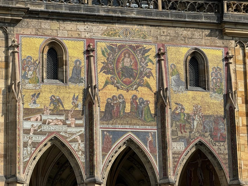 Prague Castle Interiors & Changing of the Guard-Small group - What You’re Really Paying For: Value of the Small-Group Approach