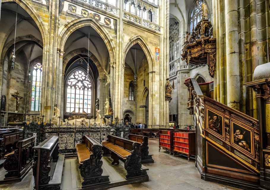Prague Castle: Royal Palace, Cathedral, and Golden Lane Tour - Golden Lane and the fairy-tale vibe of the cottages