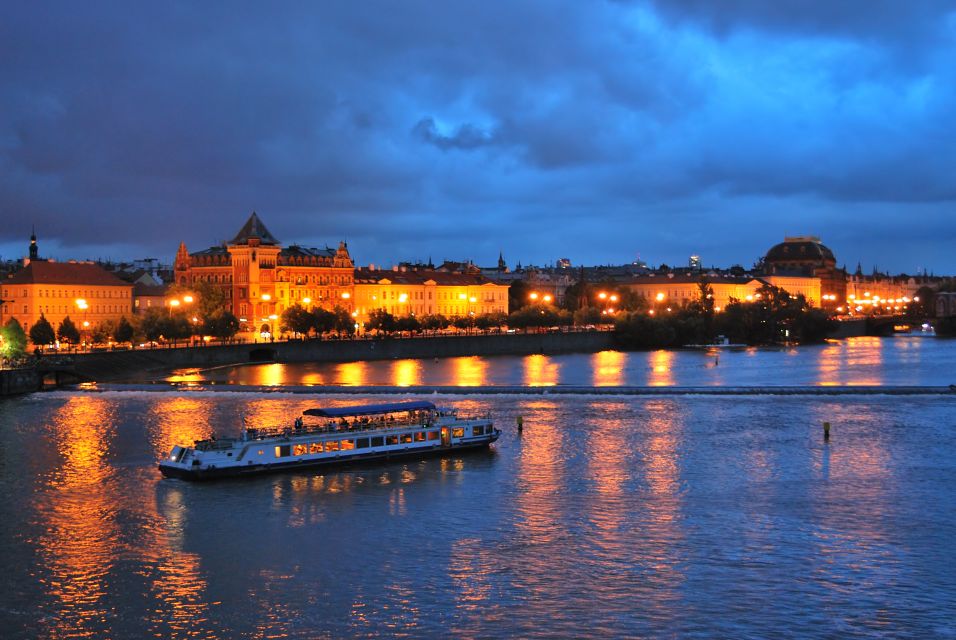 Prague: City Tour and Dinner Cruise with Hotel Pickup - River Sights After Dark: Prague Castle, Bridges, and Big Landmarks