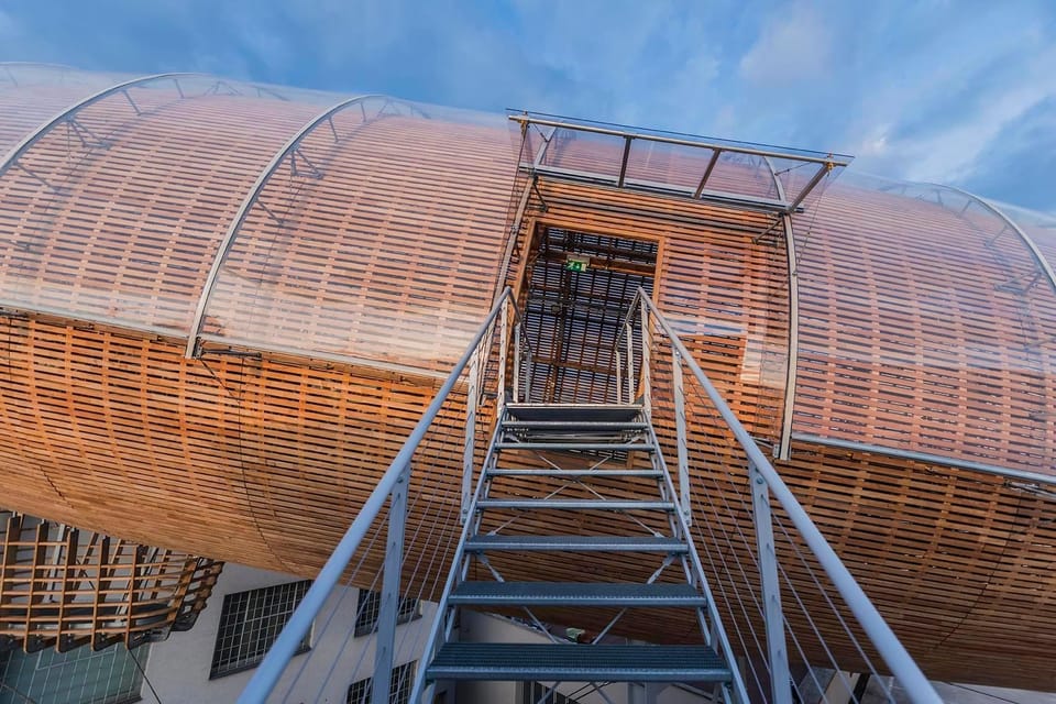 Prague: DOX Centre for Contemporary Art Entry Ticket - Gulliver Airship: the iconic stop and its weather reality