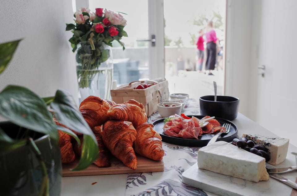 Prague: Farmers Market and Brunch Class with Celebrity Chef - Unlimited prosecco, espresso, and tea: how the morning stays fun