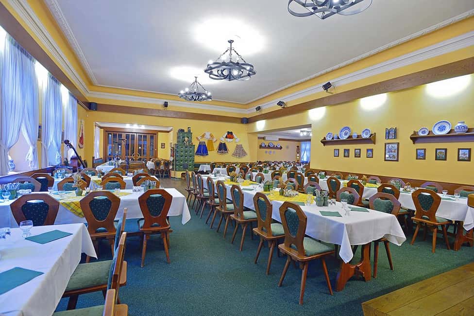 Prague: Folk Dancing Dinner Experience - Who this Czech folk dinner is best for