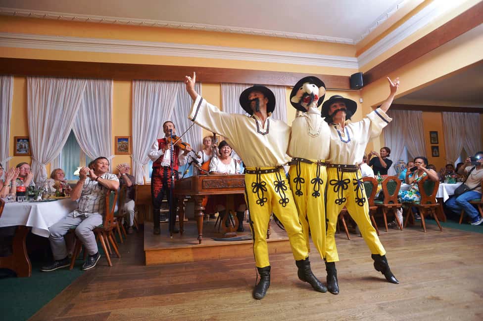 Prague: Folk Dancing Dinner Experience - Hotel pickup at 6:45 PM: the easiest way to start the night