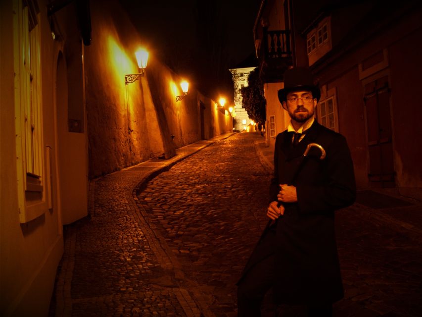 Prague: Ghost Tour - Where you meet: finding your guide near Staroměstská radnice