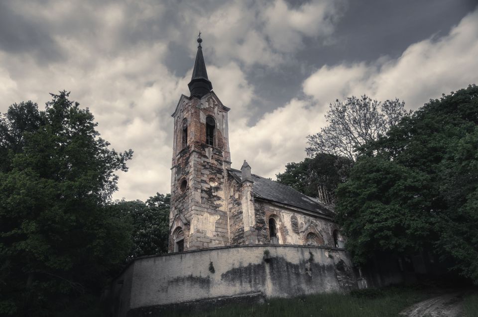 Prague: Ghost Walking Tour - Kožná 6 Meets the Night: Getting Started in Prague 1