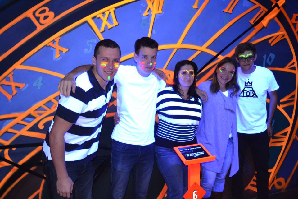 Prague: Glow Golf Mini Golf Game by UV Light - Table Games: What to Do While You Wait