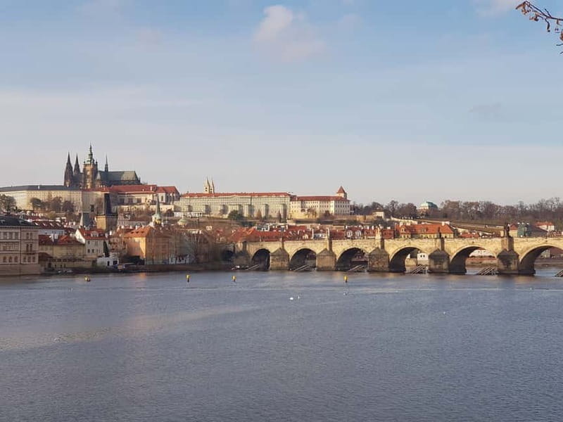 Prague Grand 2,5 hour + 2 hour exterior walking tour - Key things that make this tour work