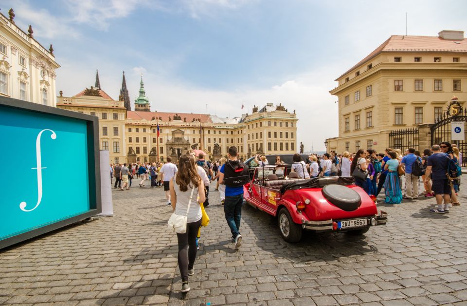 Prague: Guided Bus & Walking Tour with River Cruise & Lunch - How much walking are we talking?