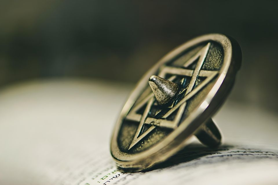 Prague: Guided Tour inside the Jewish Cemetery & Synagogues - Price and value: is $87 worth 150 minutes?