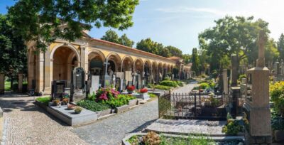 Prague: Guided tour to the historic fortress of Vyšehrad - Entering Vyšehrad: fortress views with real context