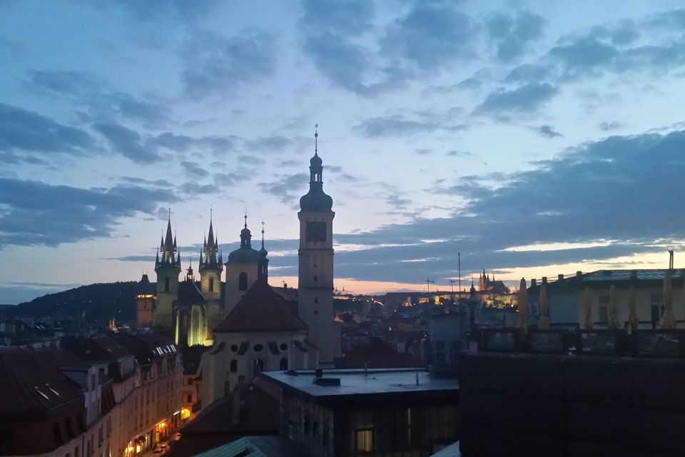 Prague: Historic City Center Bus Tour with Top Sights - Lesser Town and Loreta: architecture that adds variety