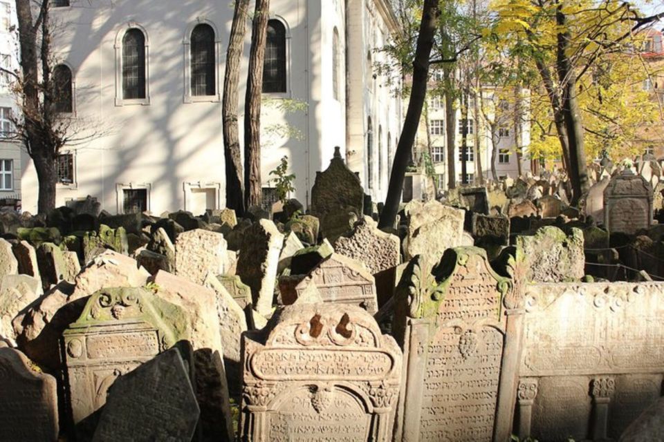 Prague: Jewish Town Guided Walking Tour - How the guide experience really affects your day