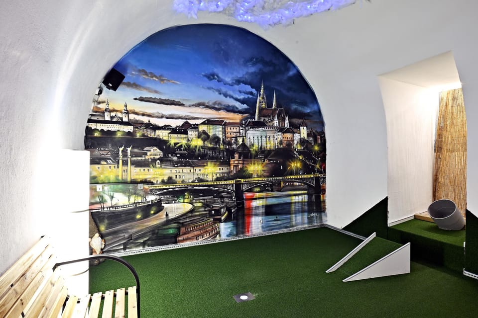 Prague: Mazemania Miniature Golf Experience - The Course Itself: 18 holes that feel like separate mini worlds