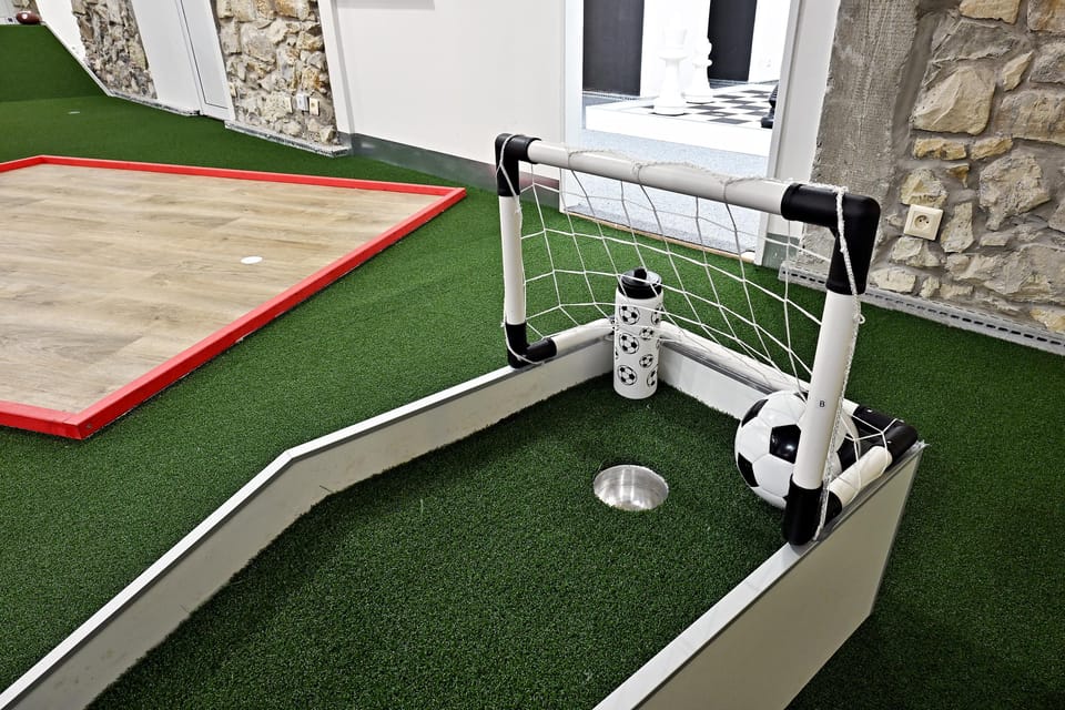 Prague: Mazemania Miniature Golf Experience - What you get (and what you don’t)
