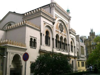 Prague: Old, New, and Jewish Towns Guided Walking Tour - Centuries-Old Monuments: How the Guide Makes Them Mean Something
