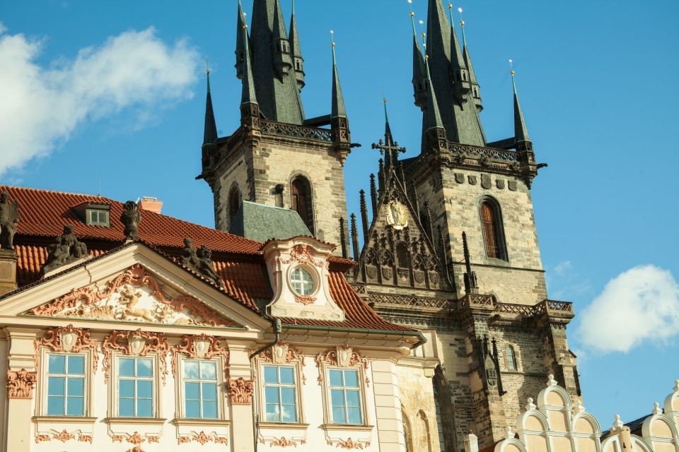 Prague: Old Town and Jewish Quarter Guided Tour in German - Your 135-minute game plan through Old Town and Josefov