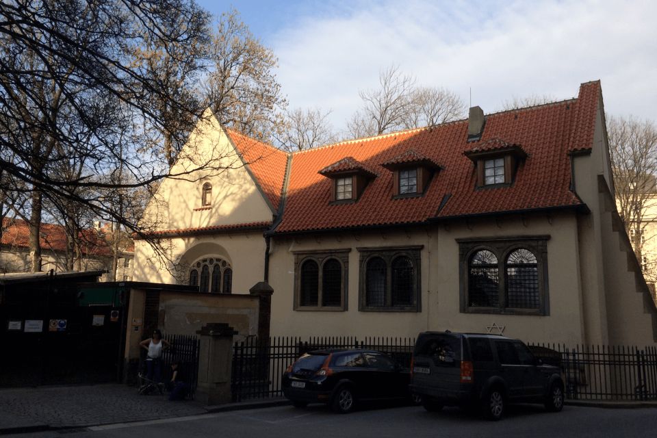 Prague: Old Town and Jewish Quarter Guided Tour in German - Josefov (the old Jewish Quarter): synagogues, cemetery, and exteriors with meaning