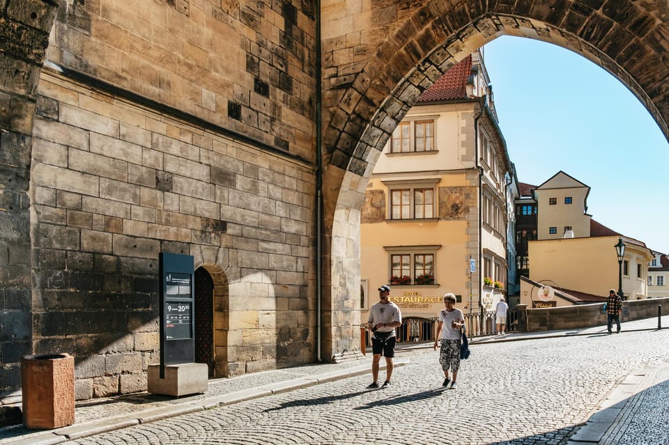 Prague: Old Town, Astronomical Clock and Underground Tour - Choosing the Underground Option: Worth It, But Set Expectations