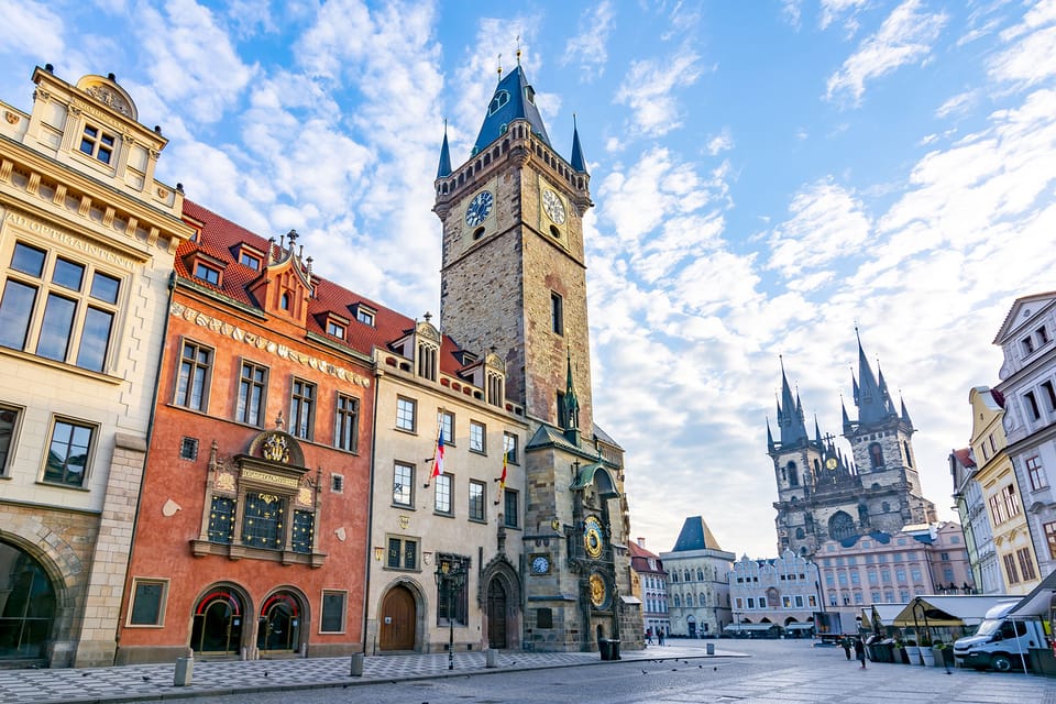 Prague: Old Town Guided Walking Tour and City Boat Ride - Old Town’s meeting point at Cartier Square (and how to start smoothly)