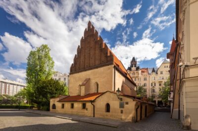 Prague: Old Town Highlights Private Guided Walking Tour - Old Town Classics: From Old Town Hall and the Astronomical Clock to Charles Bridge