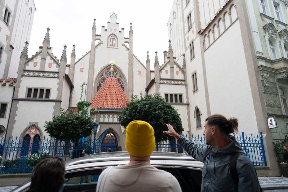 Prague: Old Town, Jewish Quarter & Astro Clock Walking Tour - Old Town Square and the Astronomical Clock: what to watch for