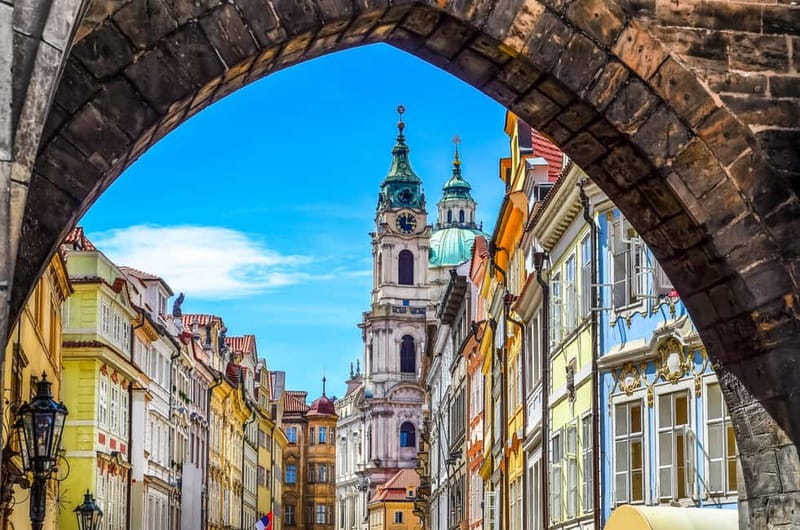 Prague: Old Town, Prague Castle & River Cruise Day Tour - Prague Castle exteriors with a guide: what you see, and what you don’t