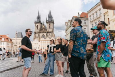 Prague: Old Town, Prague Castle & River Cruise Day Tour - The mid-day break: how to eat well without breaking your schedule