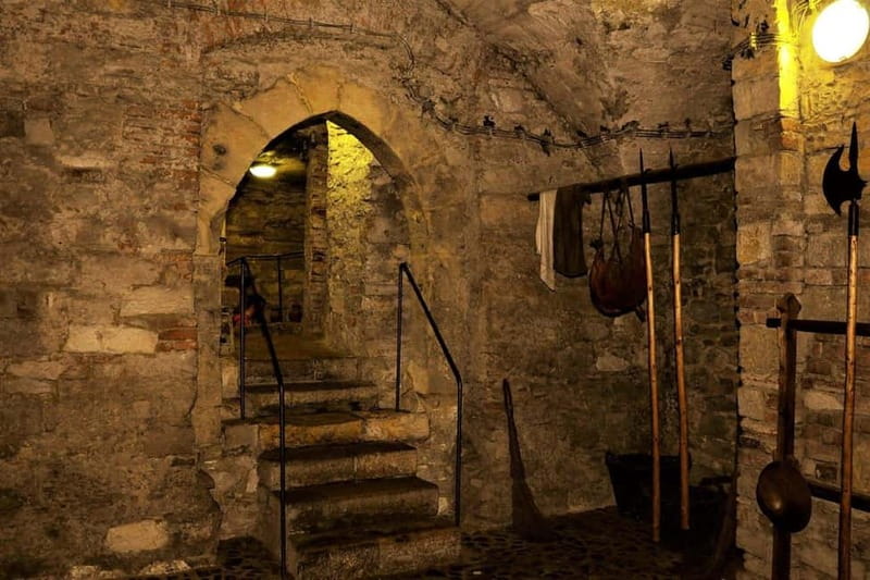 Prague Old Town, Underground and House of Alchemy Tour - Old Town at night: legends that make the streets feel alive