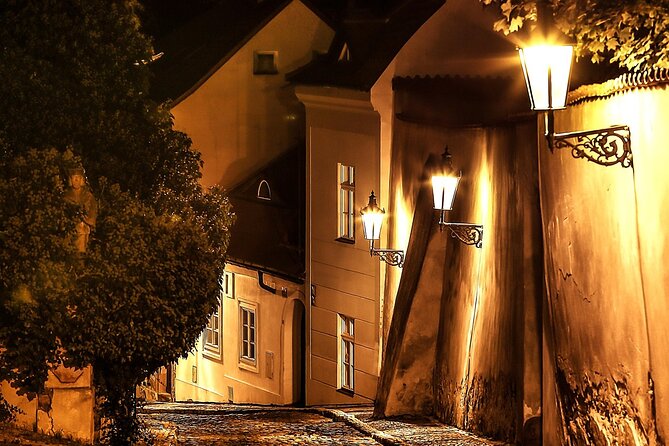 Prague Photoshoot for Couples, Betrothed, Family & Friends - What you actually get (and what you might still want to buy)