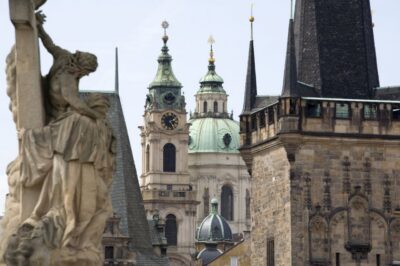 Prague: Prague Castle and Little Quarter Guided Walking Tour - The Castle Highlights: St. Vitus, King’s Palace, and Golden Lane