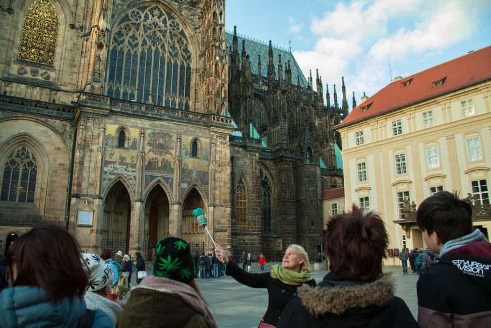 Prague: Prague Castle & Charles Bridge – guided tour in German - Off the Bridge and Toward the Lesser Town