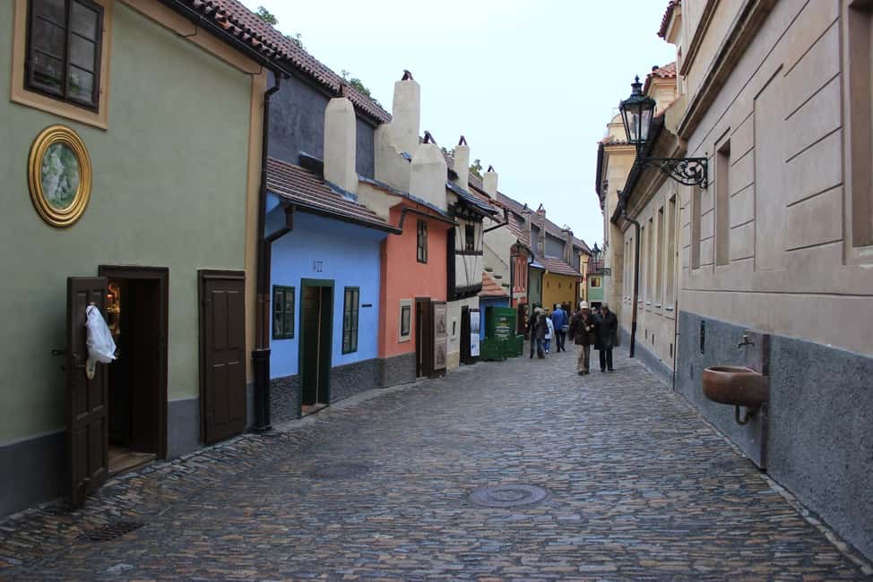 Prague: Prague Castle & Charles Bridge – guided tour in German - Royal Garden and Hradčanské Square: Where the Tour Explains the “Why”