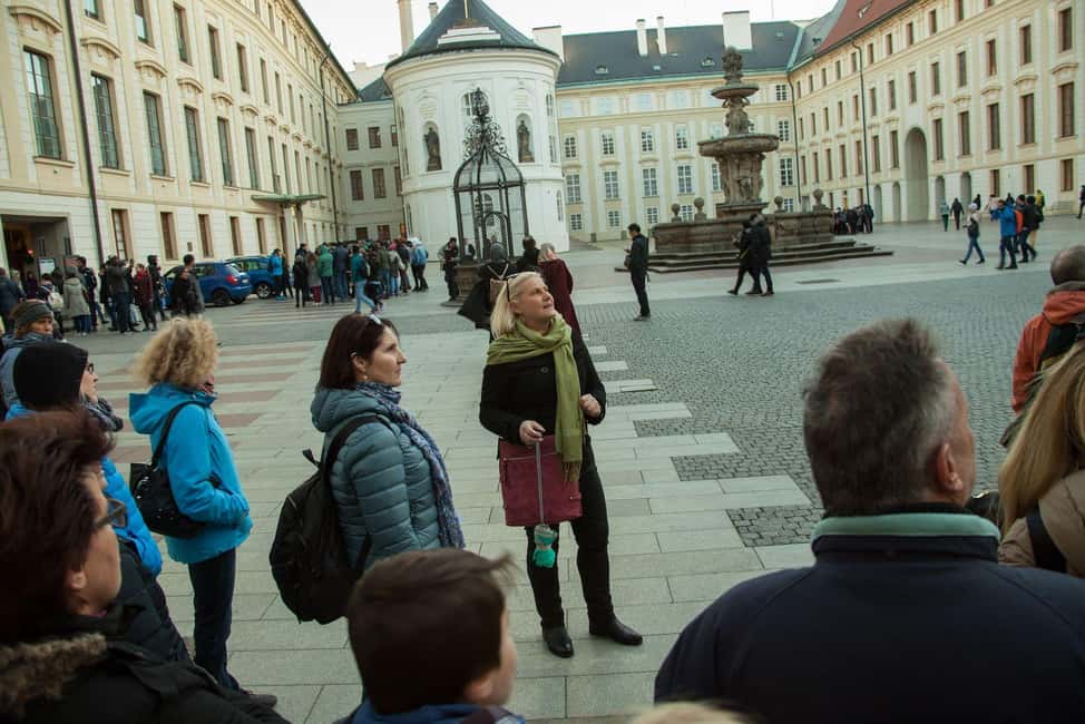 Prague: Prague Castle & Charles Bridge – guided tour in German - Prague Castle Courtyards and the Outside of St. Vitus Cathedral
