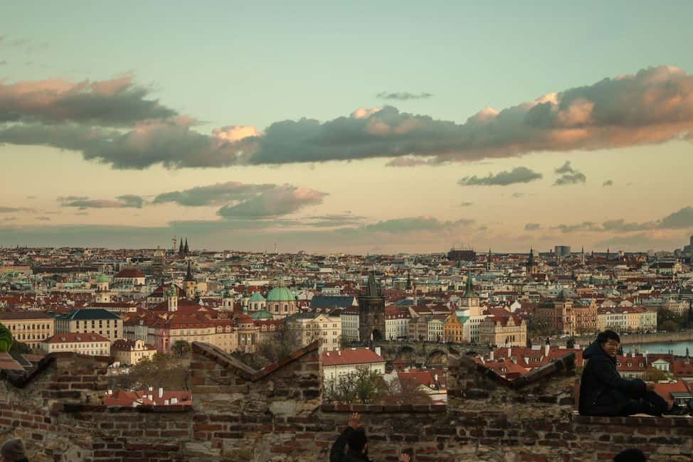 Prague: Prague Castle & Charles Bridge – guided tour in German - Golden Lane as the Grand Finale (Plus a Free Option After 5:00 p.m.)
