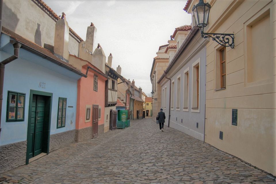 Prague: Prague Castle Complex Smartphone Audio Guide - Golden Lane: learning the small-life side of a royal complex