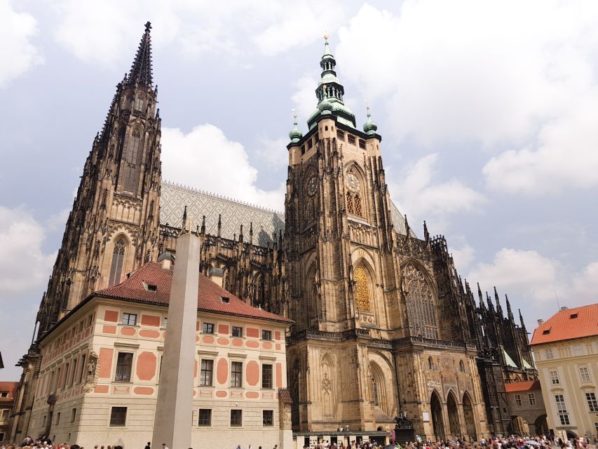 Prague: Prague Castle Complex Smartphone Audio Guide - Before you go: tickets, headphones, and the internet requirement