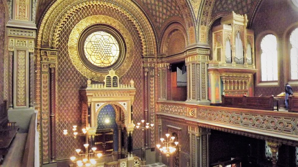 Prague: Prague Castle, Jewish Quarter, Clock Tower Admission - Jewish Quarter: synagogues, the Old Jewish Cemetery, and what the exhibitions add