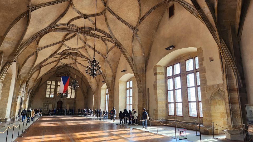 Prague: Prague Castle Private Walking Tour - St. Vitus Cathedral: Late Gothic Grandeur and Royal Tombs