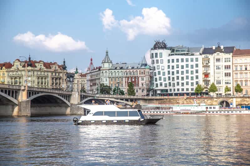 Prague: Private River Cruise with Unlimited Beer or Prosecco - Key things to know before you go