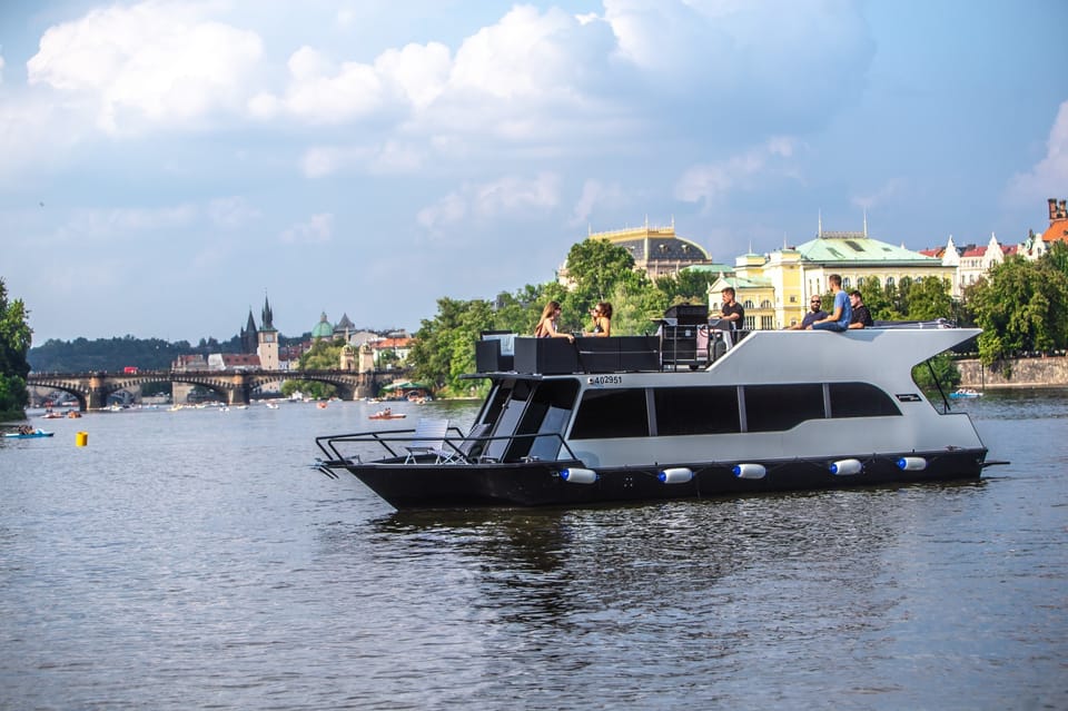 Prague: Private River Cruise with Unlimited Beer or Prosecco - Who this cruise is best for (and who should skip it)