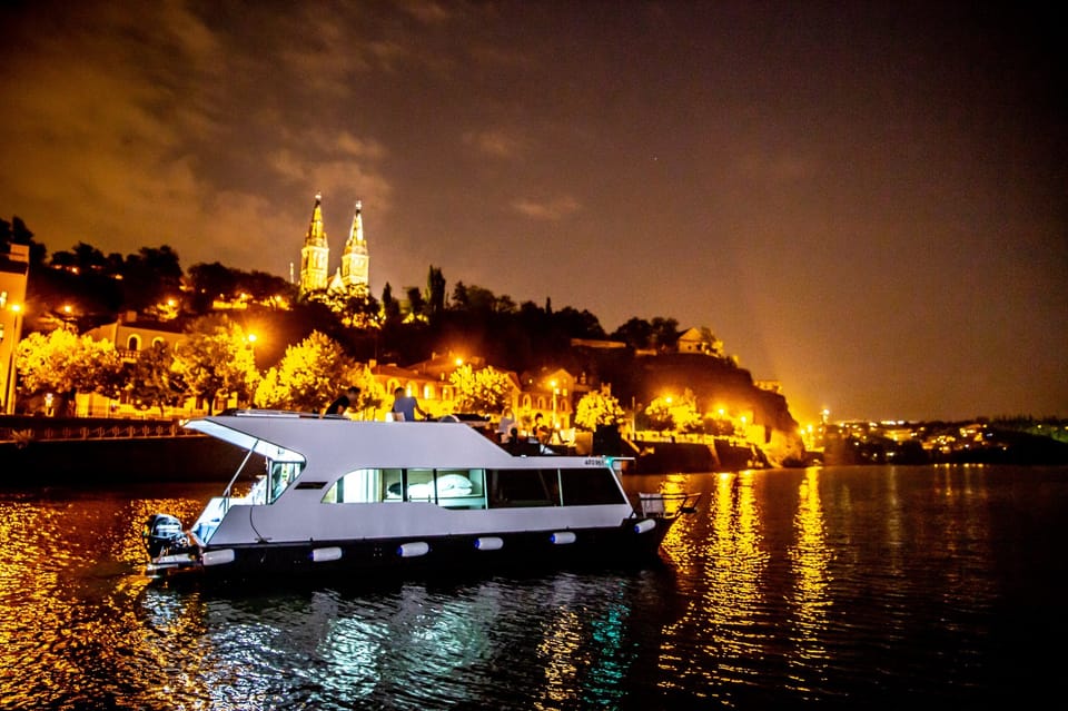 Prague: Private River Cruise with Unlimited Beer or Prosecco - Food and drink upgrades: using the grill without overpaying