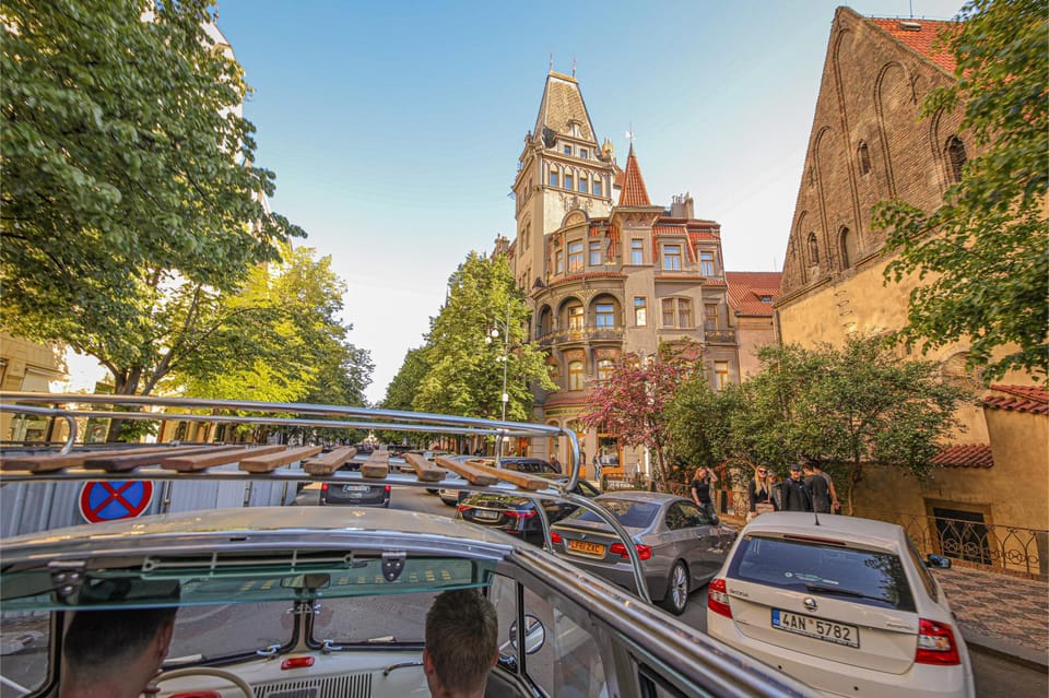 Prague: Private Sightseeing Tour in original VW Samba bus - Live guiding in three languages: great when it’s loud enough