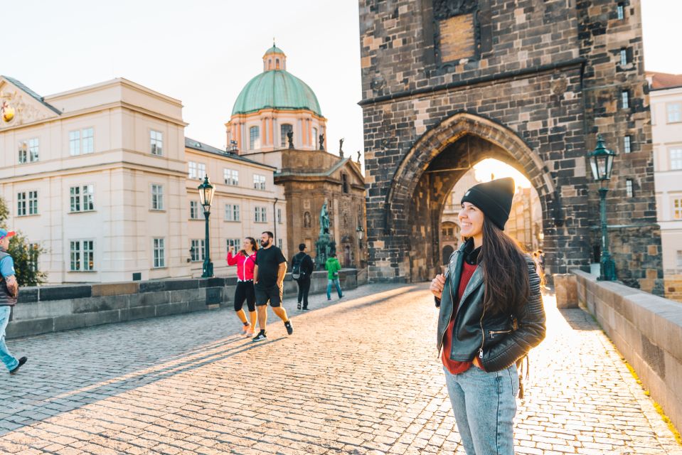Prague: Professional Photoshoot at Charles Bridge - Charles Bridge in 30 minutes: what makes this photoshoot work