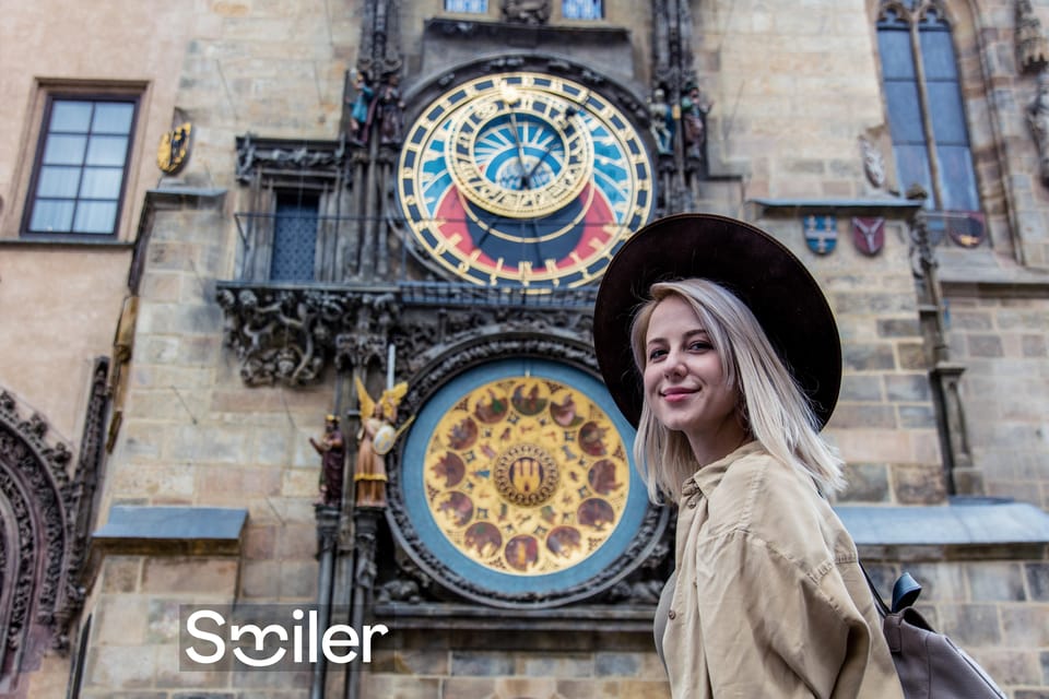 Prague: Professional Photoshoot in the Old Town - How the 15–30 minute session flows (and why that timing works)