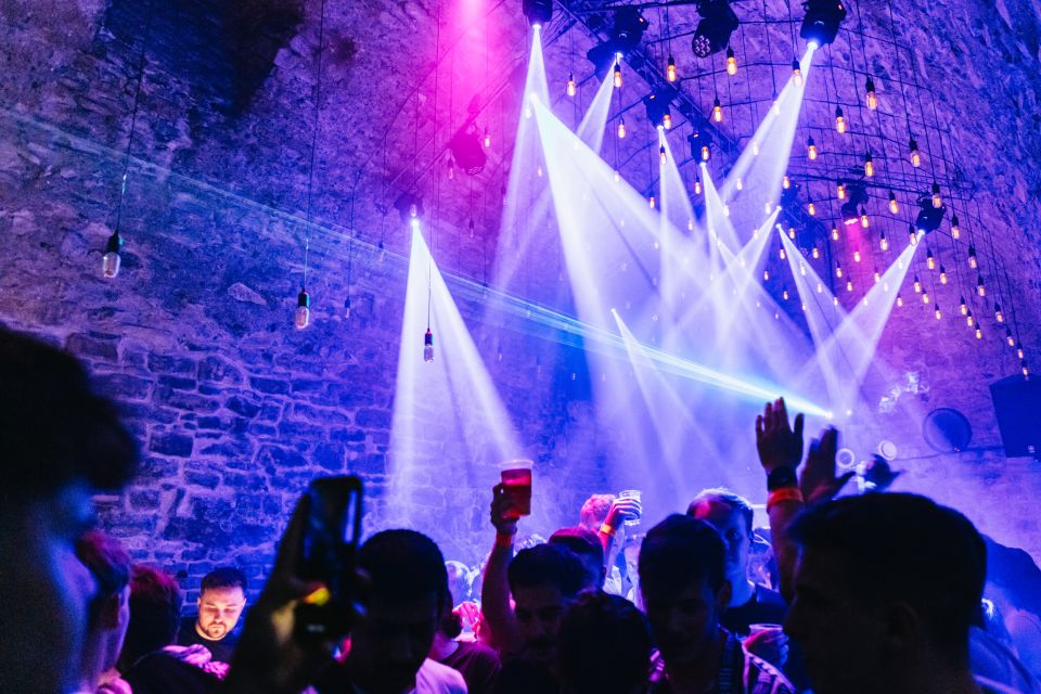 Prague: Pub Crawl with Unlimited Drinks & 5-floor Club Entry - Unlimited drinks timing: the part that sets your whole night