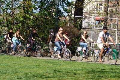 Prague: River & Park Bike Tour to Troja Chateau - Pedaling the Vltava River: the view corridor you’ll remember